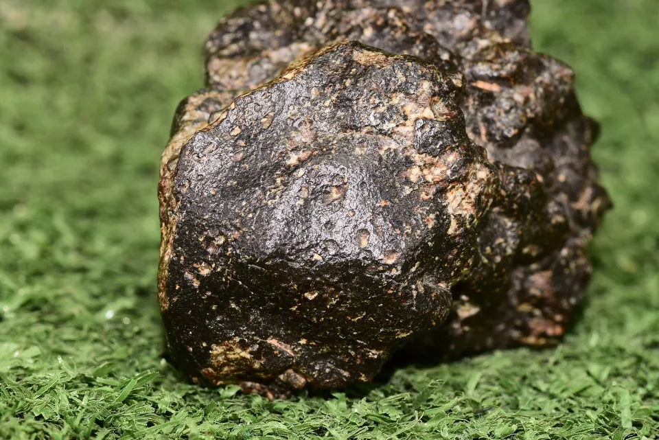Meteorite Eucrite Brecciated NWA 14410 fragment 176g - MeteoriteNwa.com