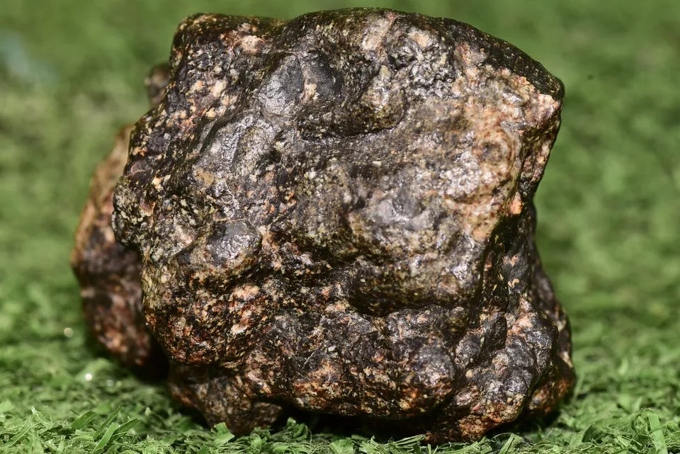 Meteorite Eucrite Brecciated NWA 14410 fragment 176g - MeteoriteNwa.com