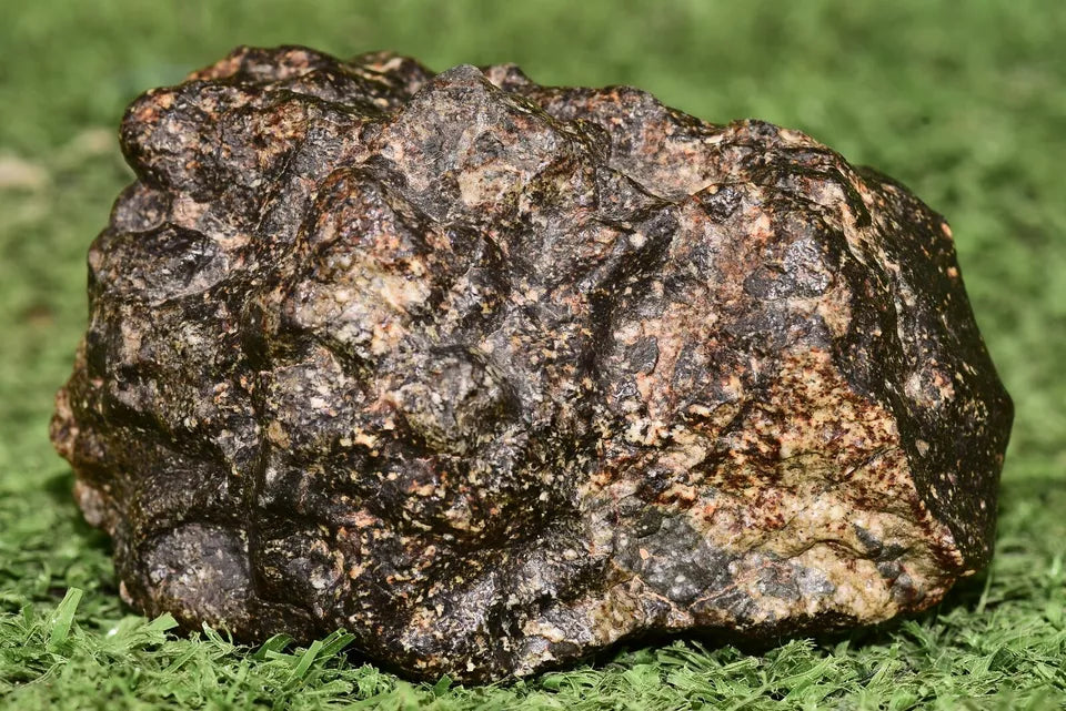 Meteorite Eucrite Brecciated NWA 14410 fragment 176g - MeteoriteNwa.com
