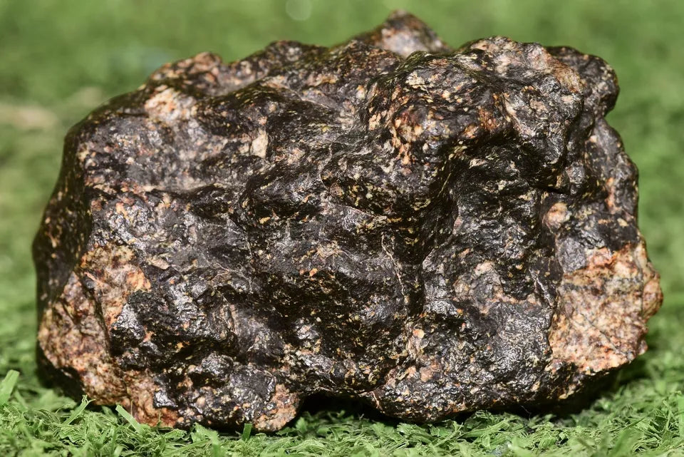 Meteorite Eucrite Brecciated NWA 14410 fragment 176g - MeteoriteNwa.com