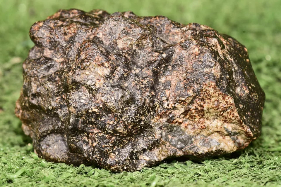 Meteorite Eucrite Brecciated NWA 14410 fragment 176g - MeteoriteNwa.com