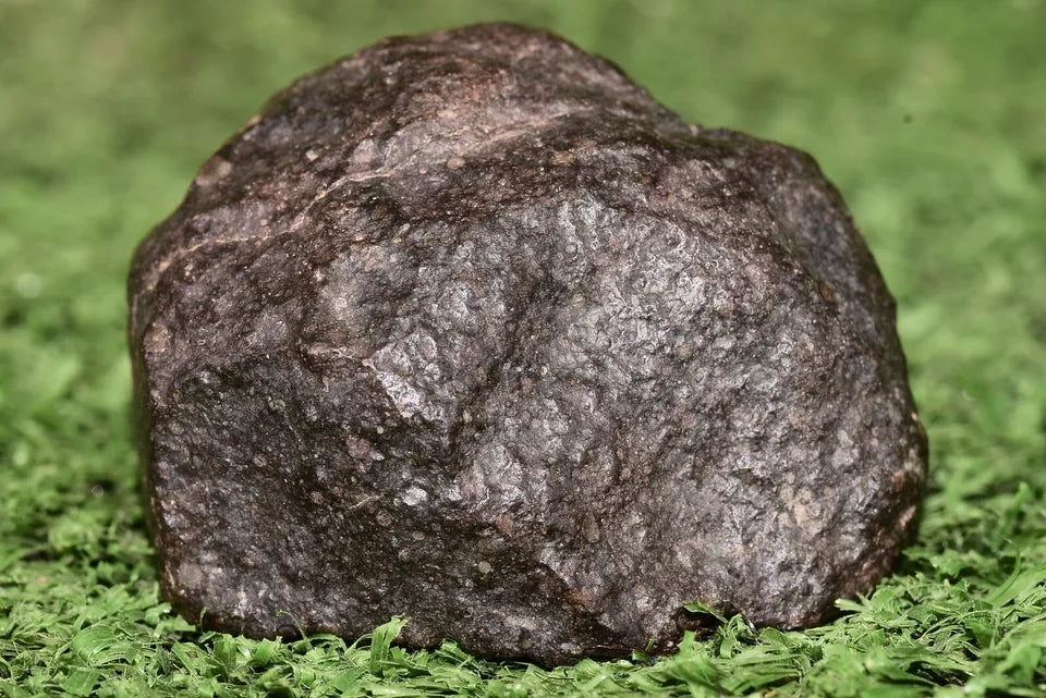 Meteorite chondrite Ordinary H4 NWA 14003 Complete fragment - 52.5g - MeteoriteNwa.com