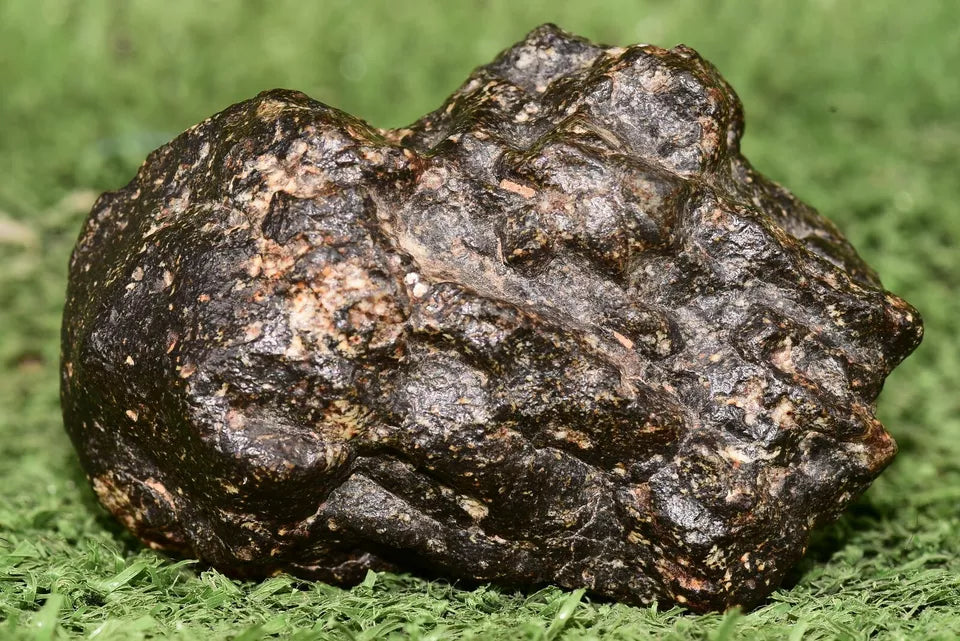 Meteorite Eucrite Brecciated NWA 14410 fragment 176g - MeteoriteNwa.com