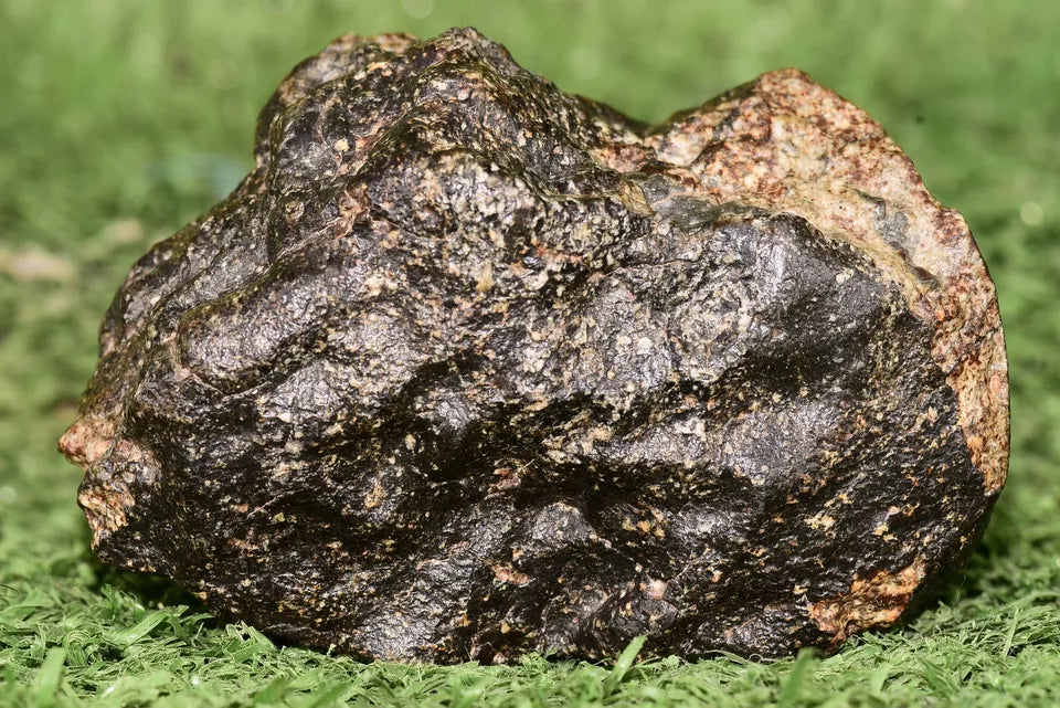 Meteorite Eucrite Brecciated NWA 14410 fragment 176g - MeteoriteNwa.com