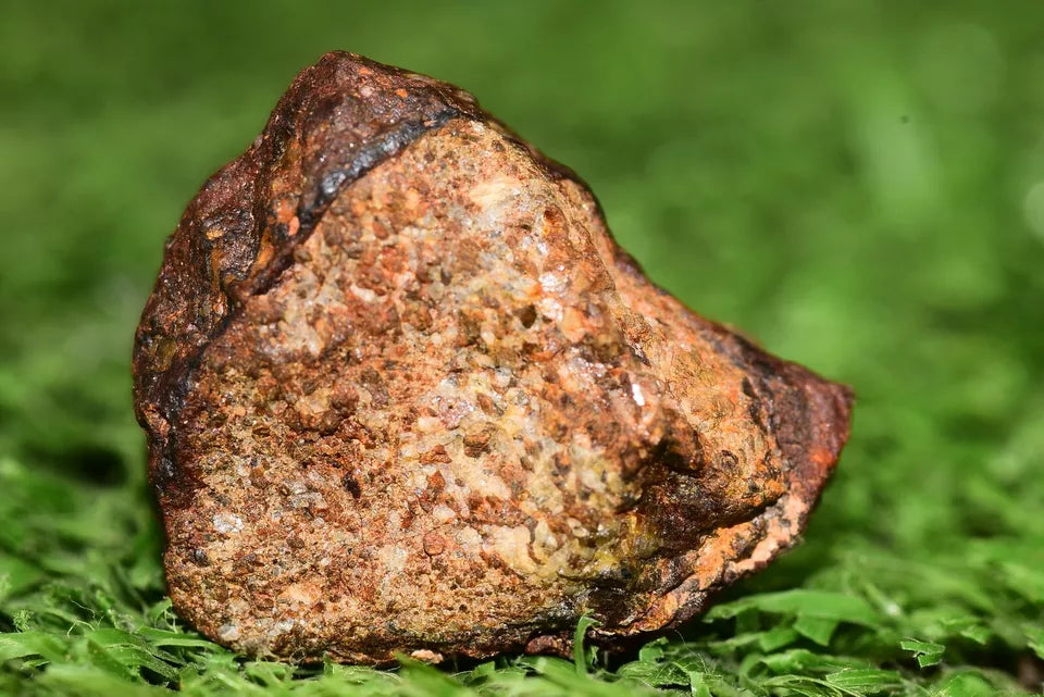 Meteorite NWA 14869 HED achondrite diogenite melt breccia 4.11 g - MeteoriteNwa.com
