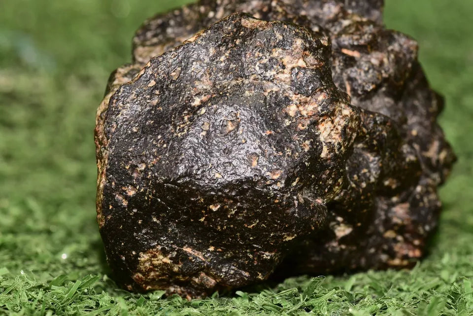 Meteorite Eucrite Brecciated NWA 14410 fragment 176g - MeteoriteNwa.com