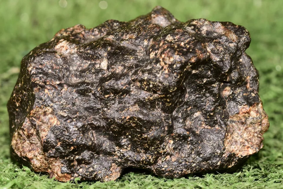 Meteorite Eucrite Brecciated NWA 14410 fragment 176g - MeteoriteNwa.com