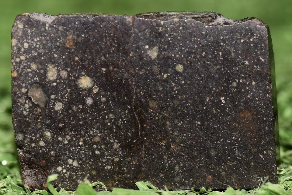 Meteorite Chondrite NWA 12858 RUMURUTI R3 6.97 G SLICE - MeteoriteNwa.com