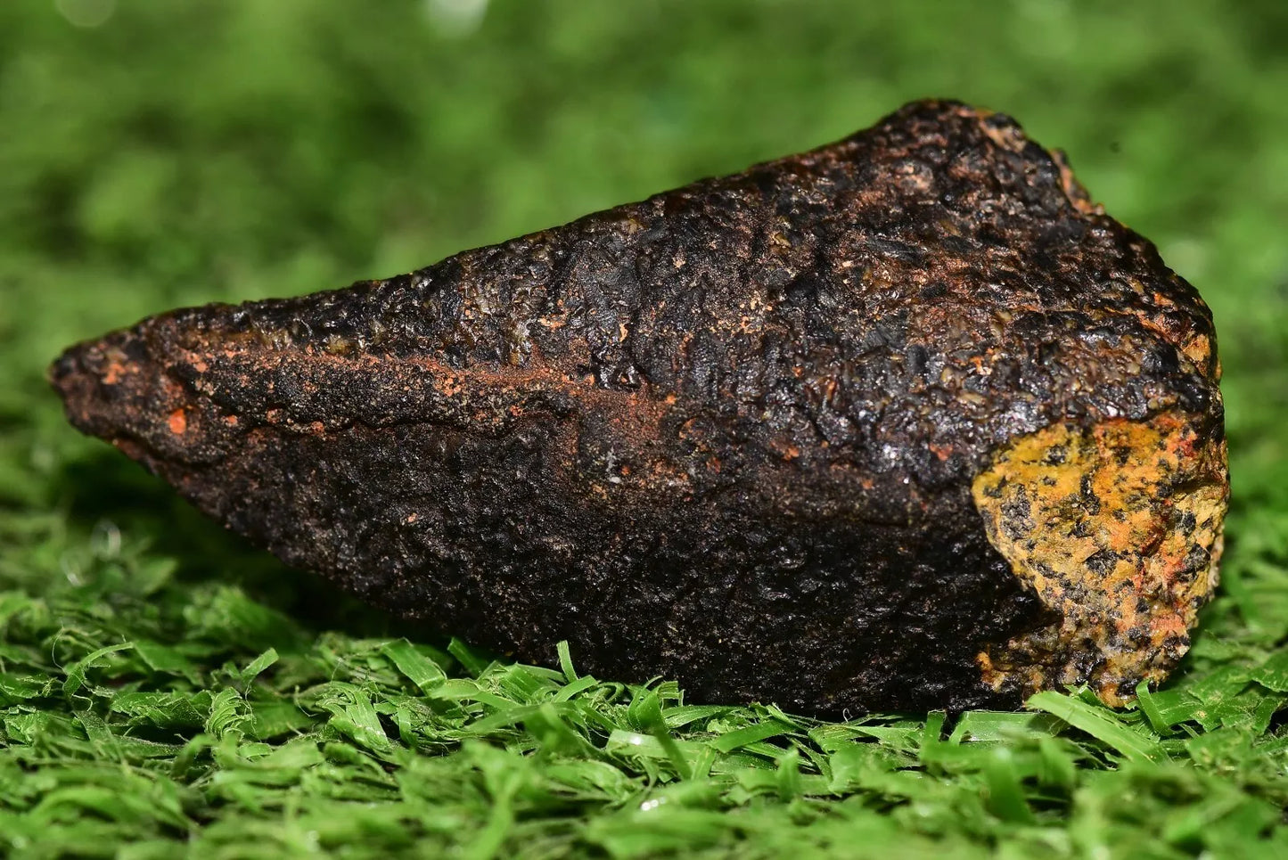 Meteorite Eucrite unbrecciated coarse-grained basalt NWA 15417 Crusted 9.2 G - MeteoriteNwa.com