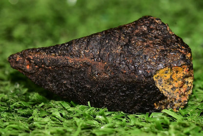 Meteorite Eucrite unbrecciated coarse-grained basalt NWA 15417 Crusted 9.2 G - MeteoriteNwa.com
