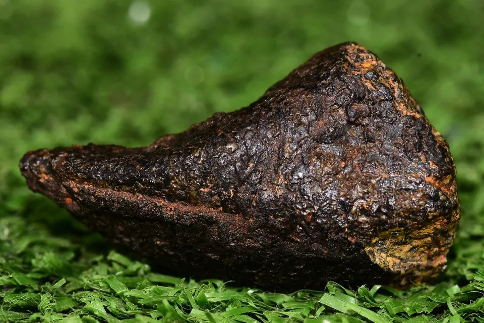 Meteorite Eucrite unbrecciated coarse-grained basalt NWA 15417 Crusted 9.2 G - MeteoriteNwa.com