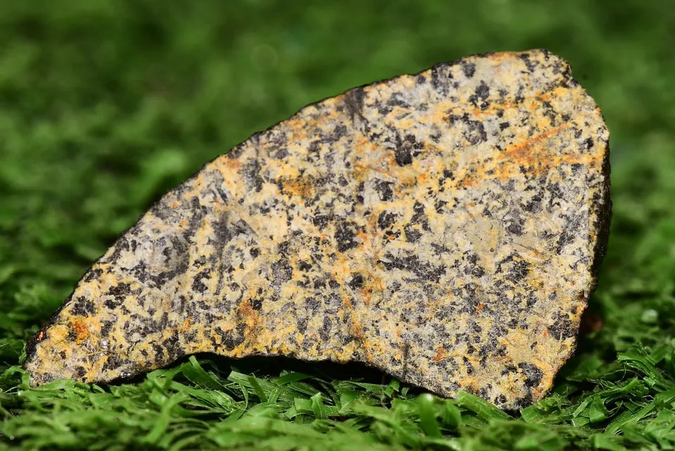 Meteorite Eucrite unbrecciated coarse-grained basalt NWA 15417 Crusted 9.2 G - MeteoriteNwa.com