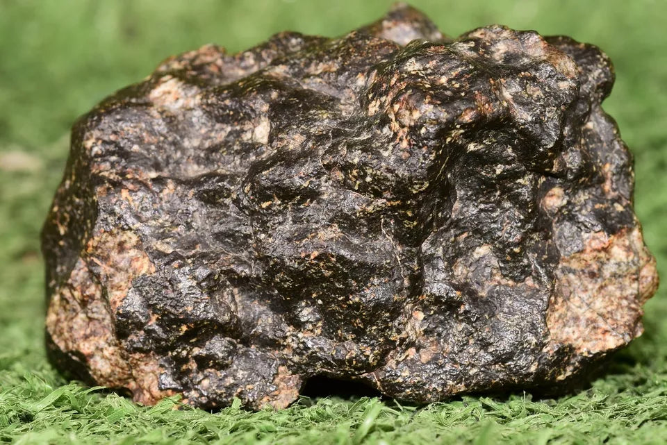 Meteorite Eucrite Brecciated NWA 14410 fragment 176g - MeteoriteNwa.com