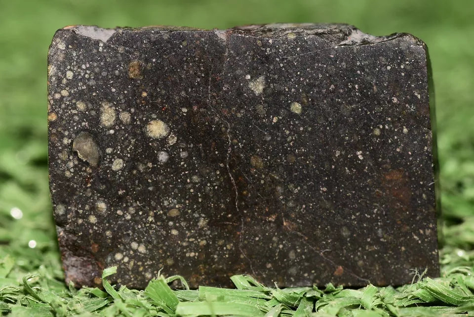 Meteorite Chondrite NWA 12858 RUMURUTI R3 6.97 G SLICE - MeteoriteNwa.com